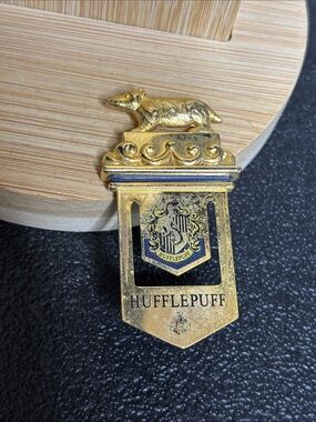 Harry Potter Hufflepuff Gold Tone Bookmark Clip
